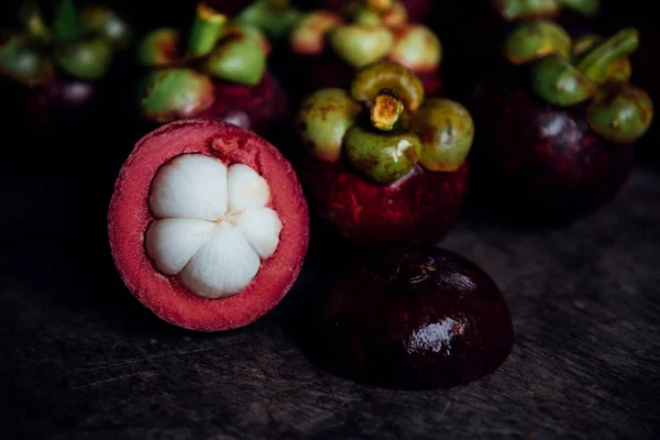 Mangosteen Ένα Ξύλινο Τραπέζι Είναι Μια Βασίλισσα Των Φρούτων Στην — Φωτογραφία Αρχείου