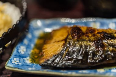 Tay street gıda pazarı veya restoran Tayland satışa soya sosu (Saba Teriyaki) Saba balık ızgara