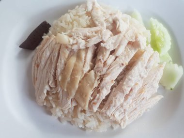 Tay street gıda pazarında Satılık tavuk çorbası (hainanese tavuklu pilav) ile haşlanmış pirinç.