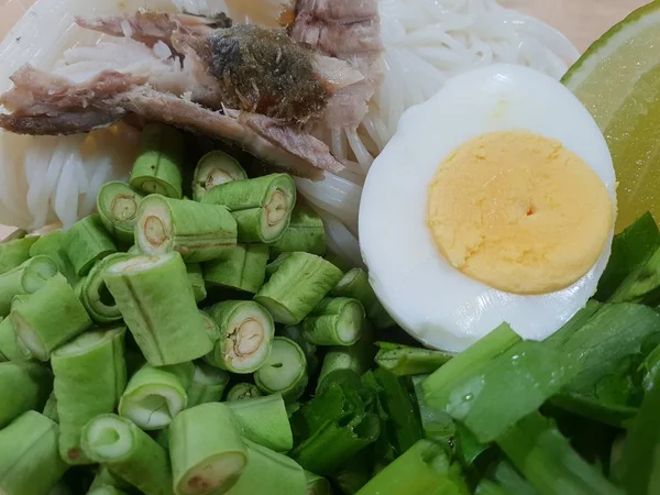 Salade Épicée Nouilles Vermicelles Riz Maquereau Vendre Marché Thaïlandais Restauration — Photo