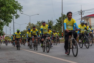 Ang Thong, Tayland - 9 Aralık 2018: Ang Thong yolda atlamak bisiklet BM AI Rak 2018 olayda. Çok sayıda büyük yollar Tayland ülke genelinde yapılacak Bisiklet BM AI Rak olayın kapatıldı