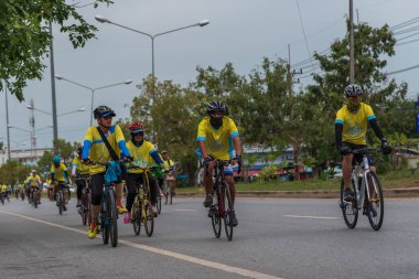 Ang Thong, Tayland - 9 Aralık 2018: Ang Thong yolda atlamak bisiklet BM AI Rak 2018 olayda. Çok sayıda büyük yollar Tayland ülke genelinde yapılacak Bisiklet BM AI Rak olayın kapatıldı