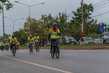 Ang Thong, Tayland - 9 Aralık 2018: Ang Thong yolda atlamak bisiklet BM AI Rak 2018 olayda. Çok sayıda büyük yollar Tayland ülke genelinde yapılacak Bisiklet BM AI Rak olayın kapatıldı