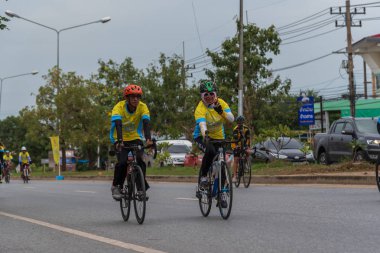 Ang Thong, Tayland - 9 Aralık 2018: Ang Thong yolda atlamak bisiklet BM AI Rak 2018 olayda. Çok sayıda büyük yollar Tayland ülke genelinde yapılacak Bisiklet BM AI Rak olayın kapatıldı