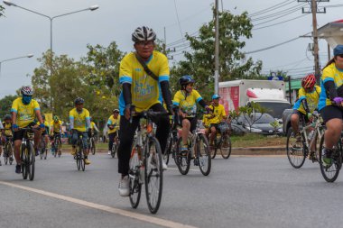 Ang Thong, Tayland - 9 Aralık 2018: Ang Thong yolda atlamak bisiklet BM AI Rak 2018 olayda. Çok sayıda büyük yollar Tayland ülke genelinde yapılacak Bisiklet BM AI Rak olayın kapatıldı