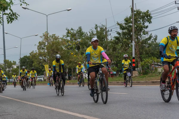 泰国昂通 2018年12月9日 自行车 Rak 2018 Ang Thong 绕行公路上的活动 泰国的许多主要道路都被关闭 参加将在全国各地举行的自行车 — 图库照片