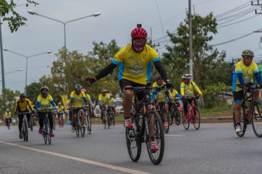 Ang Thong, Tayland - 9 Aralık 2018: Ang Thong yolda atlamak bisiklet BM AI Rak 2018 olayda. Çok sayıda büyük yollar Tayland ülke genelinde yapılacak Bisiklet BM AI Rak olayın kapatıldı