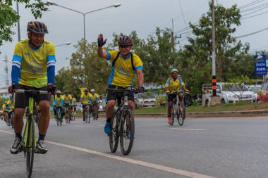 Ang Thong, Tayland - 9 Aralık 2018: Ang Thong yolda atlamak bisiklet BM AI Rak 2018 olayda. Çok sayıda büyük yollar Tayland ülke genelinde yapılacak Bisiklet BM AI Rak olayın kapatıldı