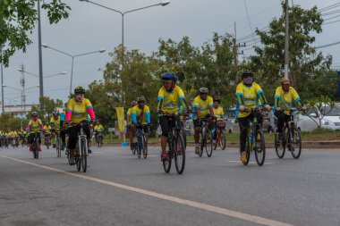 Ang Thong, Tayland - 9 Aralık 2018: Ang Thong yolda atlamak bisiklet BM AI Rak 2018 olayda. Çok sayıda büyük yollar Tayland ülke genelinde yapılacak Bisiklet BM AI Rak olayın kapatıldı