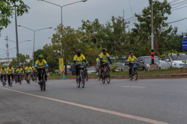 Ang Thong, Tayland - 9 Aralık 2018: Ang Thong yolda atlamak bisiklet BM AI Rak 2018 olayda. Çok sayıda büyük yollar Tayland ülke genelinde yapılacak Bisiklet BM AI Rak olayın kapatıldı