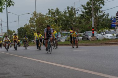 Ang Thong, Tayland - 9 Aralık 2018: Ang Thong yolda atlamak bisiklet BM AI Rak 2018 olayda. Çok sayıda büyük yollar Tayland ülke genelinde yapılacak Bisiklet BM AI Rak olayın kapatıldı