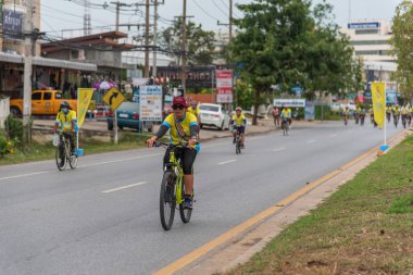 Ang Thong, Tayland - 9 Aralık 2018: Ang Thong yolda atlamak bisiklet BM AI Rak 2018 olayda. Çok sayıda büyük yollar Tayland ülke genelinde yapılacak Bisiklet BM AI Rak olayın kapatıldı