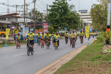 Ang Thong, Tayland - 9 Aralık 2018: Ang Thong yolda atlamak bisiklet BM AI Rak 2018 olayda. Çok sayıda büyük yollar Tayland ülke genelinde yapılacak Bisiklet BM AI Rak olayın kapatıldı