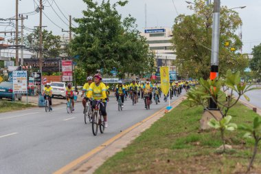 Ang Thong, Tayland - 9 Aralık 2018: Ang Thong yolda atlamak bisiklet BM AI Rak 2018 olayda. Çok sayıda büyük yollar Tayland ülke genelinde yapılacak Bisiklet BM AI Rak olayın kapatıldı