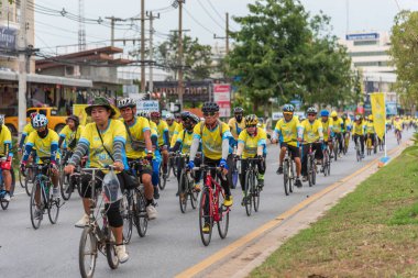 Ang Thong, Tayland - 9 Aralık 2018: Ang Thong yolda atlamak bisiklet BM AI Rak 2018 olayda. Çok sayıda büyük yollar Tayland ülke genelinde yapılacak Bisiklet BM AI Rak olayın kapatıldı
