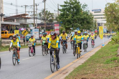 Ang Thong, Tayland - 9 Aralık 2018: Ang Thong yolda atlamak bisiklet BM AI Rak 2018 olayda. Çok sayıda büyük yollar Tayland ülke genelinde yapılacak Bisiklet BM AI Rak olayın kapatıldı