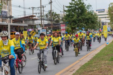 Ang Thong, Tayland - 9 Aralık 2018: Ang Thong yolda atlamak bisiklet BM AI Rak 2018 olayda. Çok sayıda büyük yollar Tayland ülke genelinde yapılacak Bisiklet BM AI Rak olayın kapatıldı