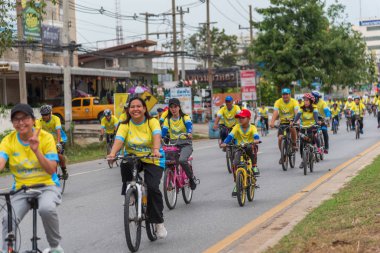 Ang Thong, Tayland - 9 Aralık 2018: Ang Thong yolda atlamak bisiklet BM AI Rak 2018 olayda. Çok sayıda büyük yollar Tayland ülke genelinde yapılacak Bisiklet BM AI Rak olayın kapatıldı