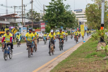 Ang Thong, Tayland - 9 Aralık 2018: Ang Thong yolda atlamak bisiklet BM AI Rak 2018 olayda. Çok sayıda büyük yollar Tayland ülke genelinde yapılacak Bisiklet BM AI Rak olayın kapatıldı
