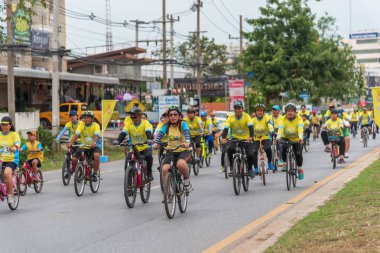 Ang Thong, Tayland - 9 Aralık 2018: Ang Thong yolda atlamak bisiklet BM AI Rak 2018 olayda. Çok sayıda büyük yollar Tayland ülke genelinde yapılacak Bisiklet BM AI Rak olayın kapatıldı
