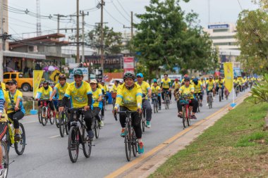 Ang Thong, Tayland - 9 Aralık 2018: Ang Thong yolda atlamak bisiklet BM AI Rak 2018 olayda. Çok sayıda büyük yollar Tayland ülke genelinde yapılacak Bisiklet BM AI Rak olayın kapatıldı