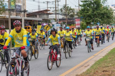 Ang Thong, Tayland - 9 Aralık 2018: Ang Thong yolda atlamak bisiklet BM AI Rak 2018 olayda. Çok sayıda büyük yollar Tayland ülke genelinde yapılacak Bisiklet BM AI Rak olayın kapatıldı