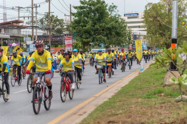 Ang Thong, Tayland - 9 Aralık 2018: Ang Thong yolda atlamak bisiklet BM AI Rak 2018 olayda. Çok sayıda büyük yollar Tayland ülke genelinde yapılacak Bisiklet BM AI Rak olayın kapatıldı