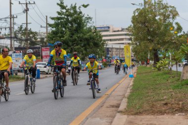 Ang Thong, Tayland - 9 Aralık 2018: Ang Thong yolda atlamak bisiklet BM AI Rak 2018 olayda. Çok sayıda büyük yollar Tayland ülke genelinde yapılacak Bisiklet BM AI Rak olayın kapatıldı