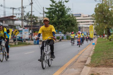 Ang Thong, Tayland - 9 Aralık 2018: Ang Thong yolda atlamak bisiklet BM AI Rak 2018 olayda. Çok sayıda büyük yollar Tayland ülke genelinde yapılacak Bisiklet BM AI Rak olayın kapatıldı