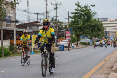 Ang Thong, Tayland - 9 Aralık 2018: Ang Thong yolda atlamak bisiklet BM AI Rak 2018 olayda. Çok sayıda büyük yollar Tayland ülke genelinde yapılacak Bisiklet BM AI Rak olayın kapatıldı