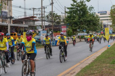 Ang Thong, Tayland - 9 Aralık 2018: Ang Thong yolda atlamak bisiklet BM AI Rak 2018 olayda. Çok sayıda büyük yollar Tayland ülke genelinde yapılacak Bisiklet BM AI Rak olayın kapatıldı