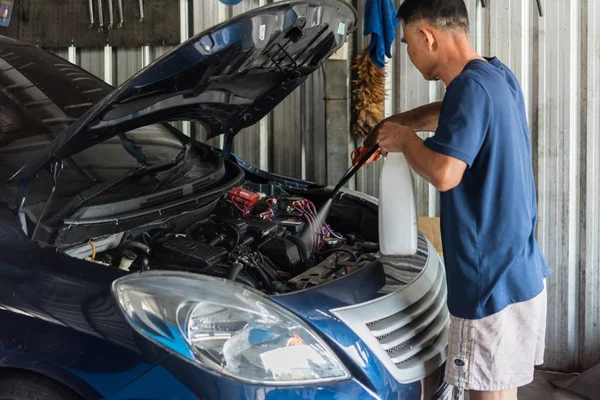 Бангкок Таїланд Жовтня 2018 Невідомі Автомобільний Або Військовослужбовець Очищення Двигуна — стокове фото
