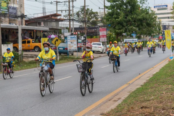 泰国昂通 2018年12月9日 自行车 Rak 2018 Ang Thong 绕行公路上的活动 泰国的许多主要道路都被关闭 参加将在全国各地举行的自行车 — 图库照片