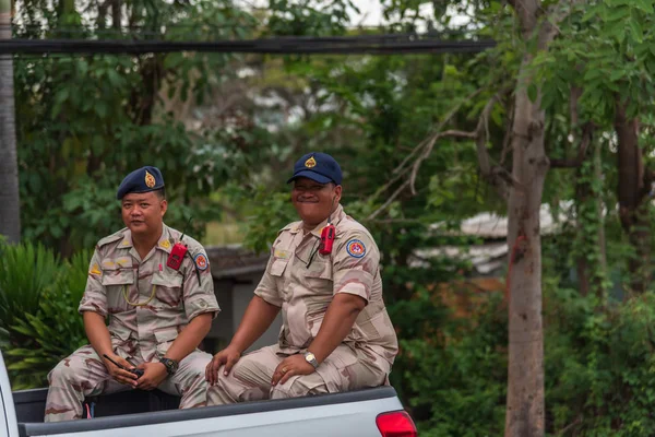 Ang Thong, Tayland - 9 Aralık 2018: Ang Thong yolda atlamak bisiklet BM AI Rak 2018 olayda. Çok sayıda büyük yollar Tayland ülke genelinde yapılacak Bisiklet BM AI Rak olayın kapatıldı