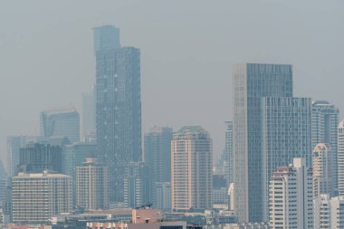 Bangkok, Tayland - 30 Ocak 2019: Duman Pm2.5 toz ile Cityscape Bangkok şehir Bangkok şehir kötü hava hava kirliliği neden yoksul görünürlük ve sağlık tehlikeleri ile standart değerini aşan
