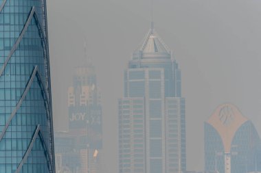 Bangkok, Tayland - 30 Ocak 2019: Duman Pm2.5 toz ile Cityscape Bangkok şehir Bangkok şehir kötü hava hava kirliliği neden yoksul görünürlük ve sağlık tehlikeleri ile standart değerini aşan