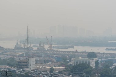 Bangkok, Tayland - 30 Ocak 2019: Duman Pm2.5 toz ile Cityscape Bangkok şehir Bangkok şehir kötü hava hava kirliliği neden yoksul görünürlük ve sağlık tehlikeleri ile standart değerini aşan