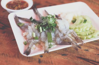 Karides balık sosu premium sınıfta olan bir deniz ürünleri ekran satışa Tay sokak gıda pazarı veya Restoran Bangkok Tayland