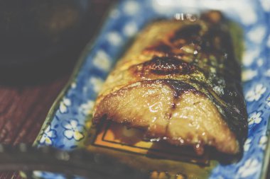 Soya sosu (Saba Teriyaki Saba balık ızgara)