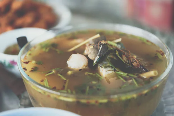 Gorąco i Żurek owoce (Tom Yum) — Zdjęcie stockowe