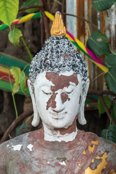 Socha Buddhy v buddhistickém chrámu Wat Lo Sutthawat — Stock fotografie