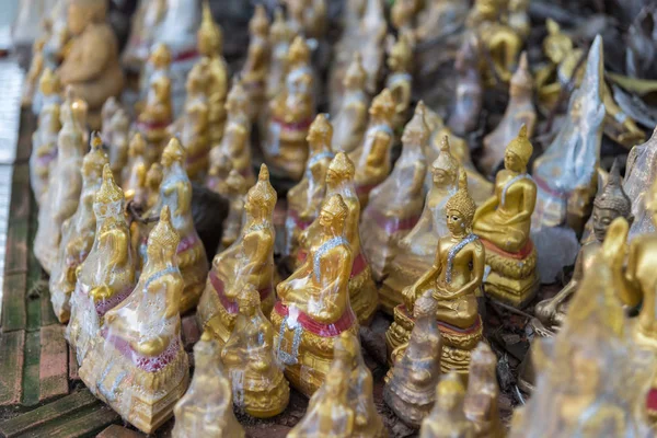 Buddha-Statue im buddhistischen Tempel wat lo sutthawat — Stockfoto