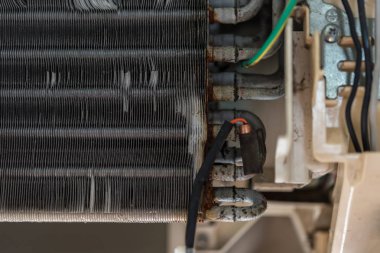 Klima su için temiz bir toz temizlik