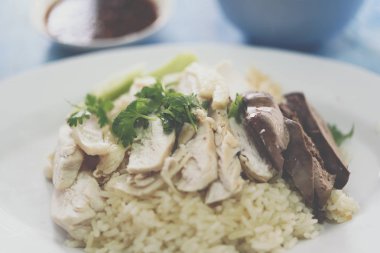 Tavuk çorbası sokak gıda ile haşlanmış pirinç