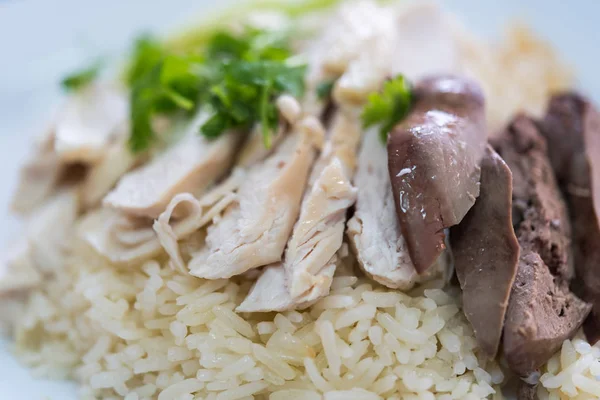 Rýže dušená s kuřecí polévkou na pouliční stánky s jídlem — Stock fotografie