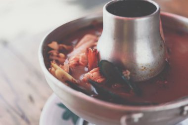 Karides deniz ürünleri baharatlı çorba (Tom Yum Goong) Market