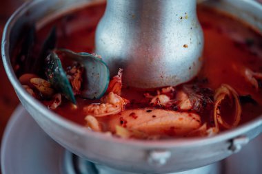 Karides deniz ürünleri baharatlı çorba (Tom Yum Goong) Market