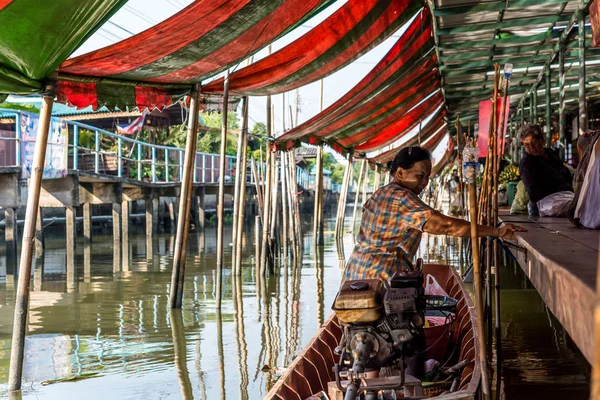 Wat Takien Flotante Mercado en Nonthaburi Tailandia — Foto de Stock