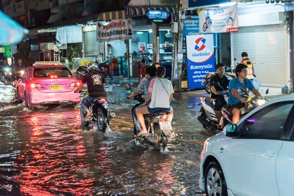 Inondation d'eau dans la ville problème avec système de drainage — Photo