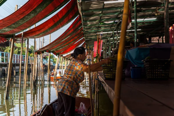 Wat Takien Flotante Mercado en Nonthaburi Tailandia — Foto de Stock